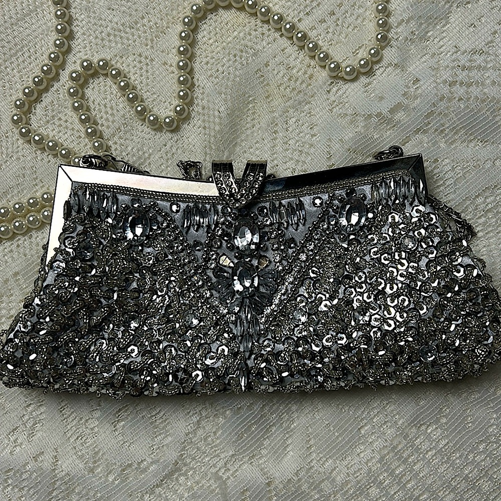 Vintage Beaded Sequin Evening Clutch With Variations Of Detachable Chain Straps